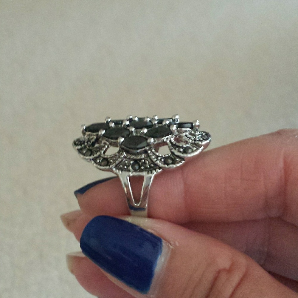 Ring - Picture 2 of 3